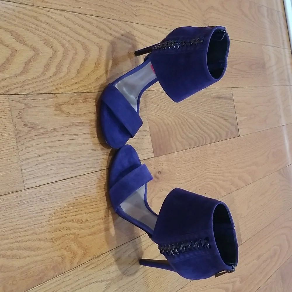 Sandals - Picture 2 of 5